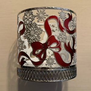 Bath and body Works snowflake and ribbon three wick candle holder-new with tags